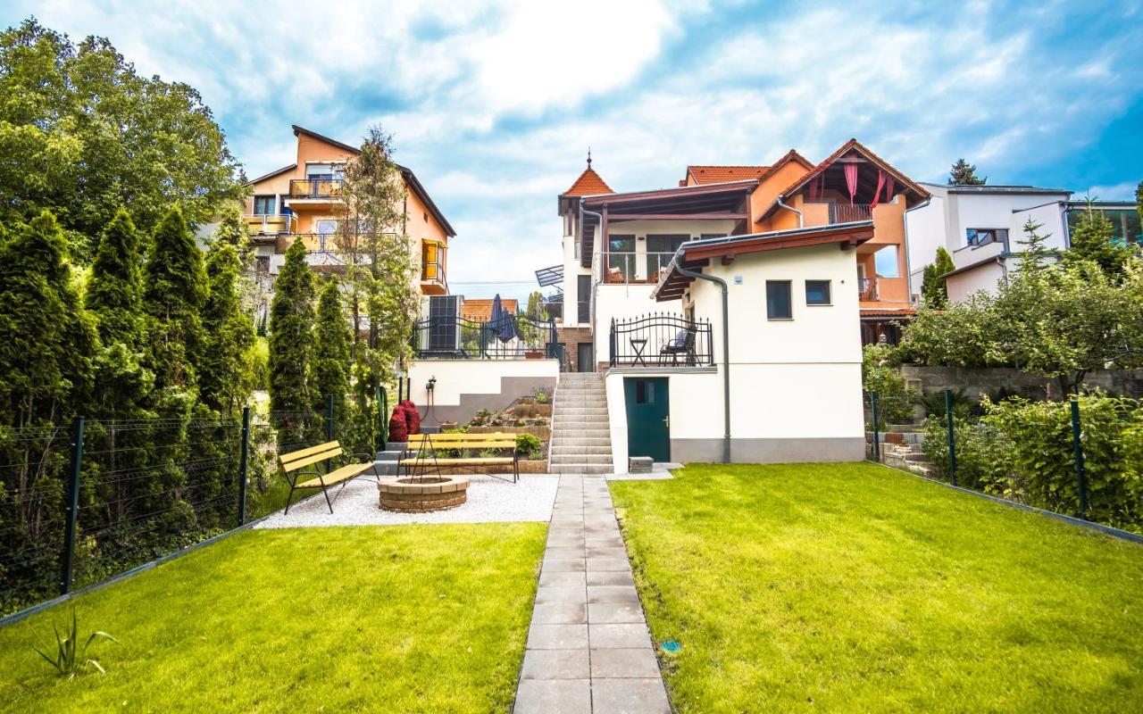 Kiss-Henezi Guest House Keszthely Bagian luar foto