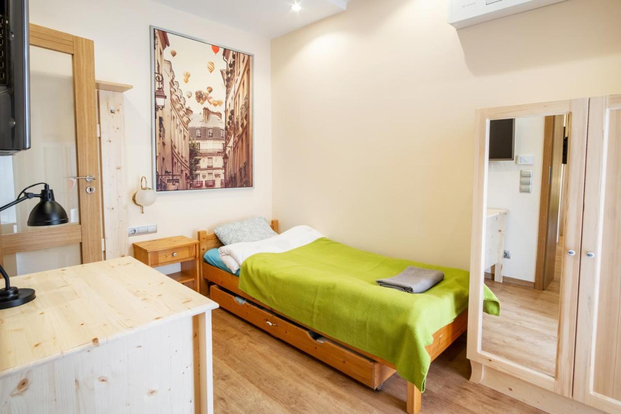Kiss-Henezi Guest House Keszthely Bagian luar foto