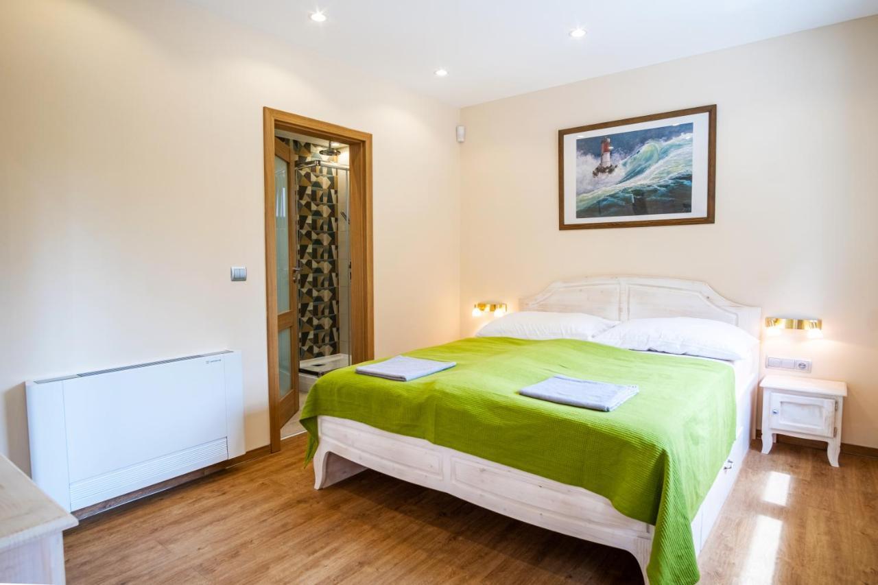 Kiss-Henezi Guest House Keszthely Bagian luar foto