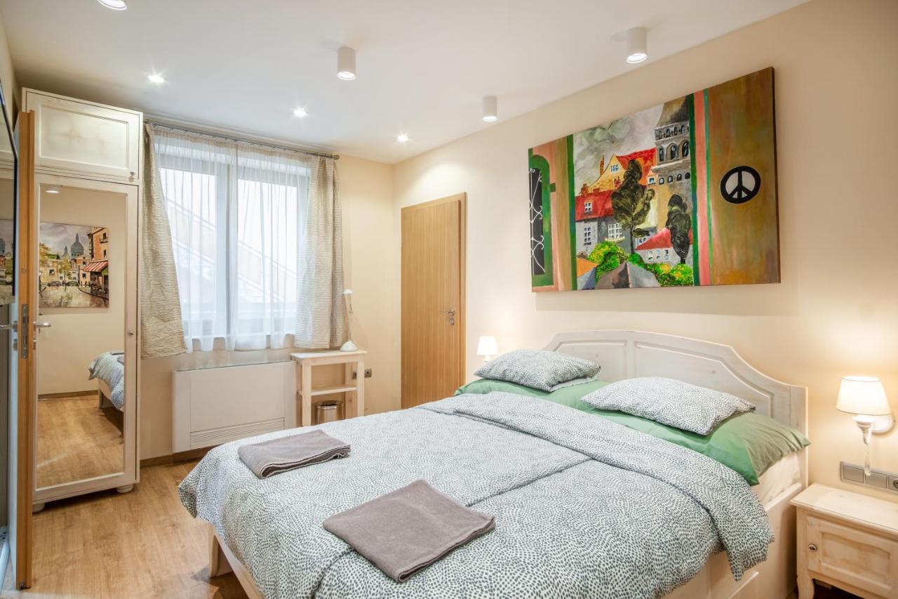 Kiss-Henezi Guest House Keszthely Bagian luar foto