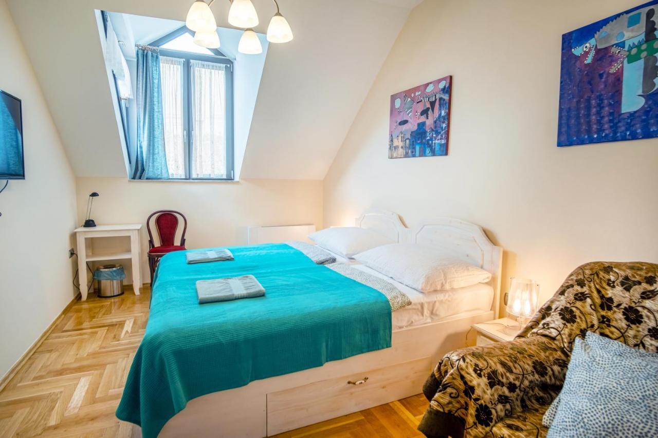 Kiss-Henezi Guest House Keszthely Bagian luar foto
