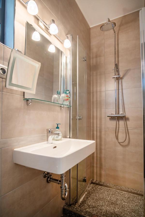 Kiss-Henezi Guest House Keszthely Bagian luar foto