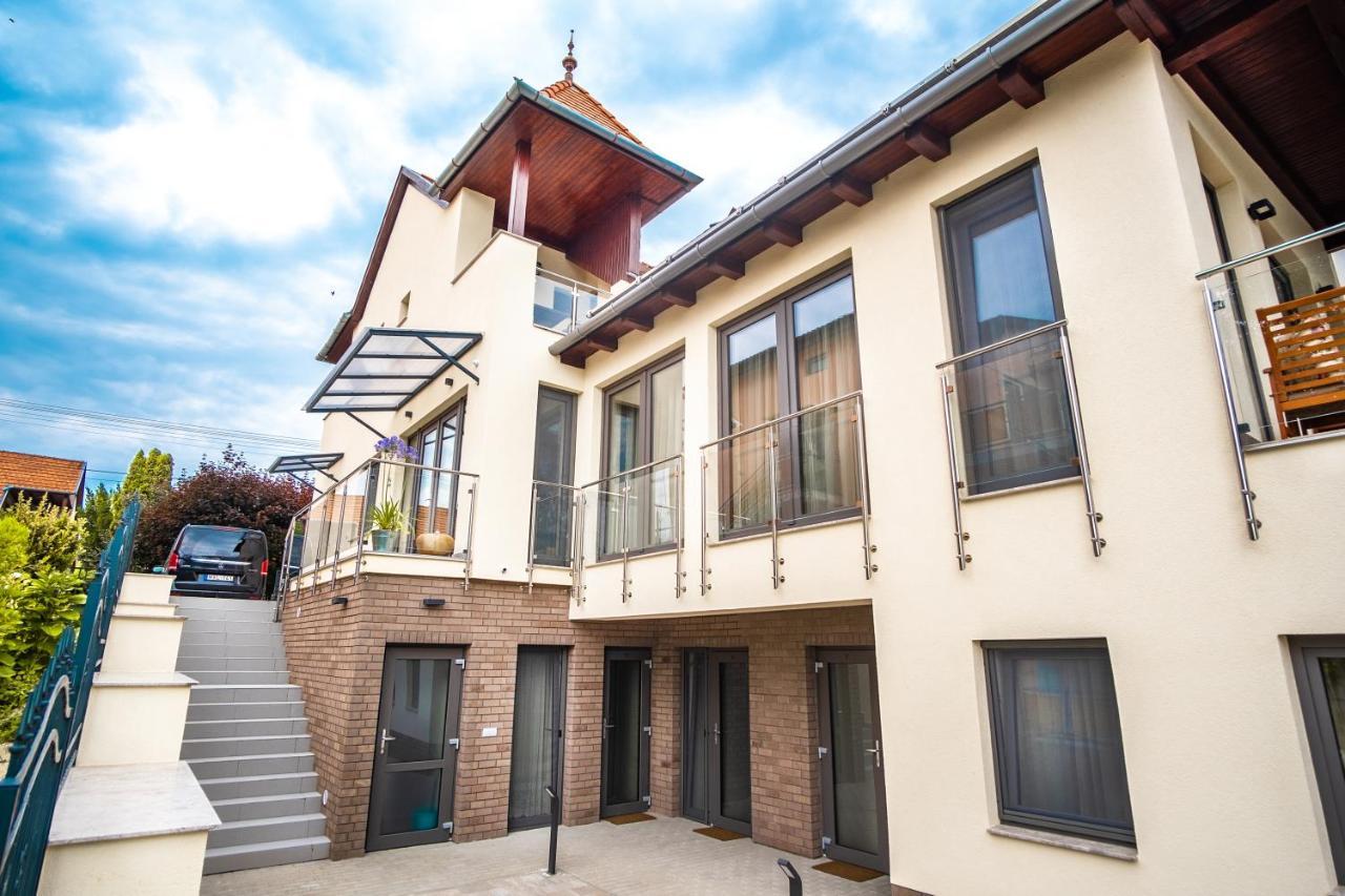 Kiss-Henezi Guest House Keszthely Bagian luar foto