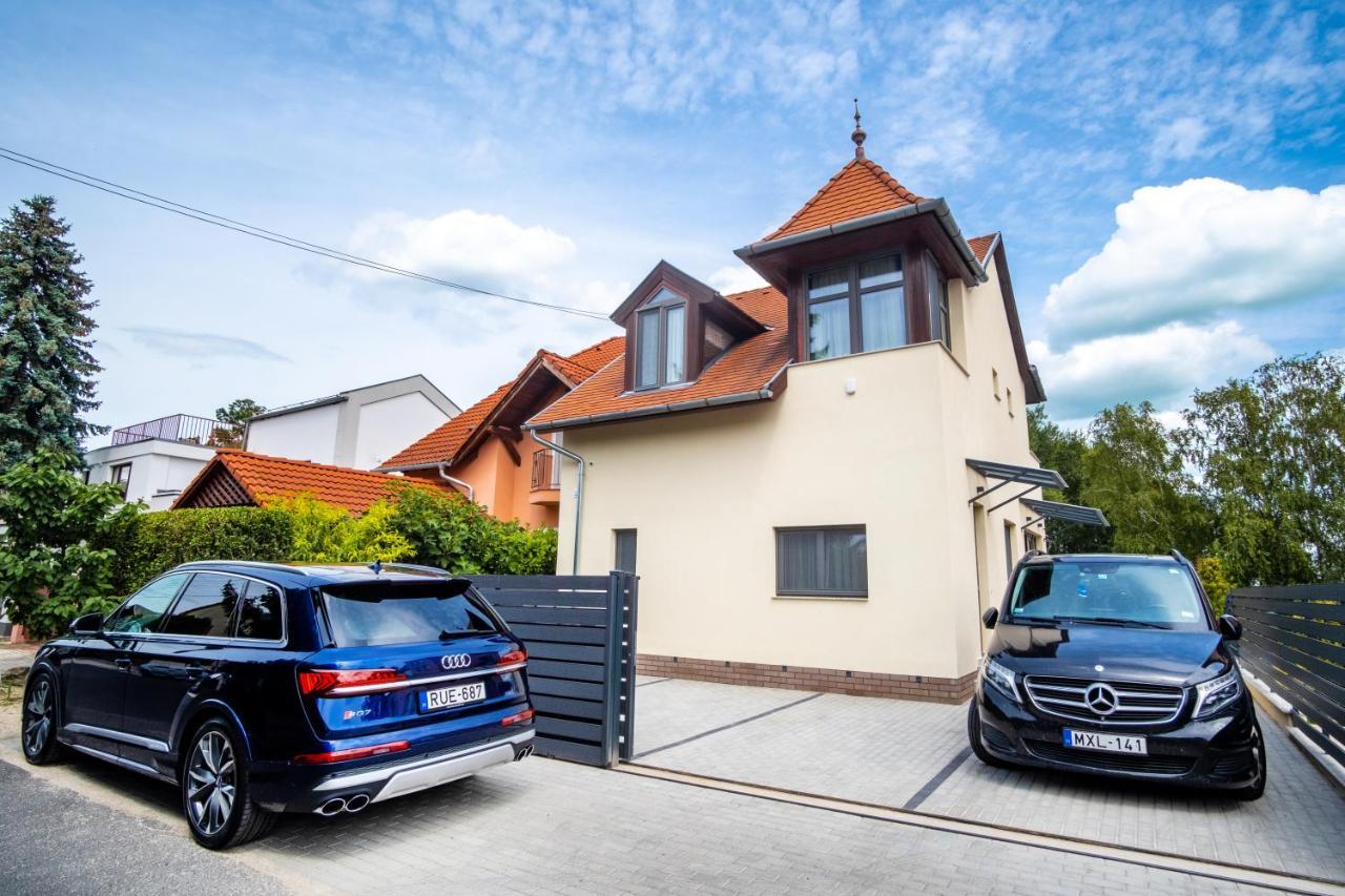 Kiss-Henezi Guest House Keszthely Bagian luar foto